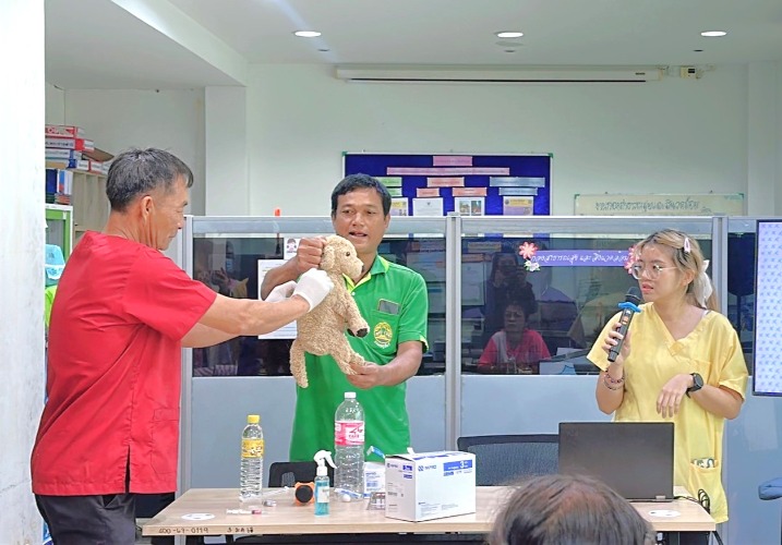 อบรมให้ความรู้เรื่องโรคพิษสุนัขบ้าและการฉีดวัคซีนพิษสุนัขบ้าแก่อาสาปศุสัตว์