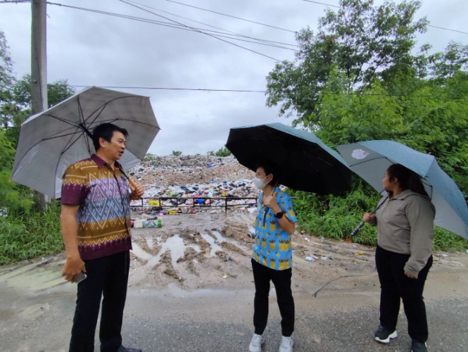 ท้องถิ่นอำเภอลงพื้นที่ตรวจสอบบ่อขยะ