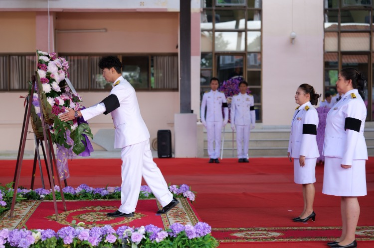 พิธีวางพวงมาลาถวายราชสักการะ พระบาทสมเด็จพระมงกุฎเกล้าเจ้าอยู่หัว