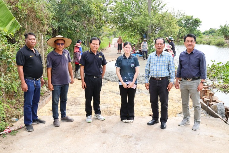 ลงพื้นที่ตรวจสอบการซ่อมแซมถนนเทคอนกรีตใหม่ บริเวณ หมู่ 2 ต.บางหัก (เส้นบางหัก-เกาะลอย -เส้นทางไปตำบลบางผึ้ง)